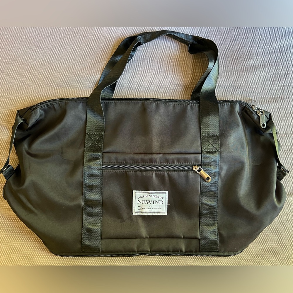 Newind Lightweight Expandable Double Shoulder Strap Travel Duffel Bag. NWOT